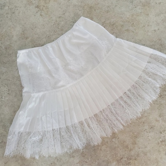 White Lace Miniskirt - Picture 5 of 5